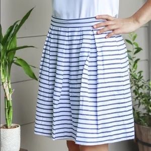 Banana Republic Brocade Pleat Skirt size 6